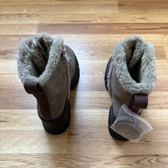 UGG women’s Brooklyn Water-Resistant Hiker Boot - Picture 9 of 12